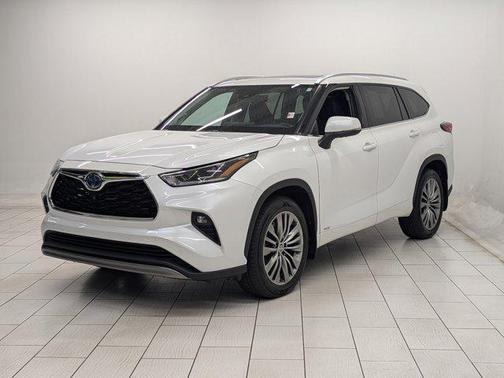 2022 Toyota Highlander Hybrid Platinum