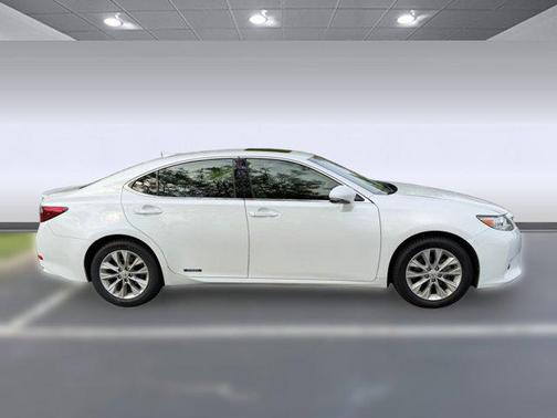 Starfire Pearl 2013 Lexus ES 300h Base