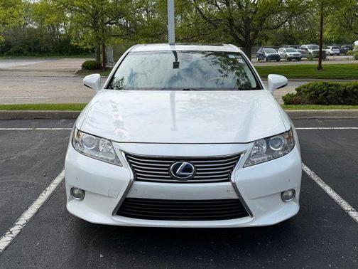 Starfire Pearl 2013 Lexus ES 300h Base