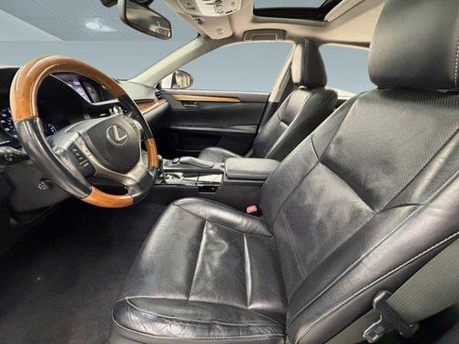 Starfire Pearl 2013 Lexus ES 300h Base