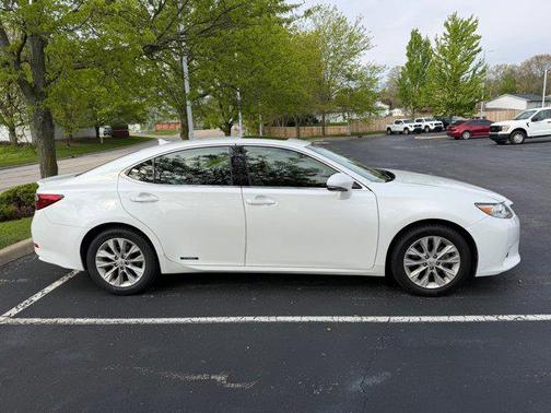 Starfire Pearl 2013 Lexus ES 300h Base