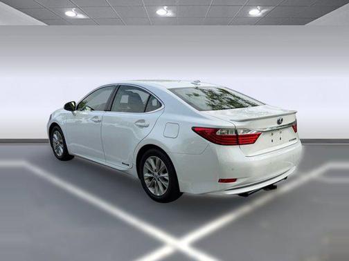 Starfire Pearl 2013 Lexus ES 300h Base