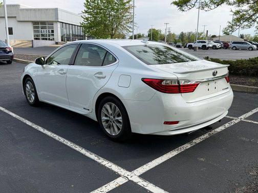 Starfire Pearl 2013 Lexus ES 300h Base