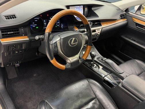 Starfire Pearl 2013 Lexus ES 300h Base