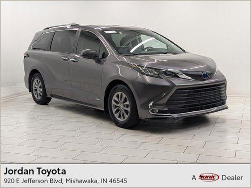 2021 Toyota Sienna XLE 8 Passenger