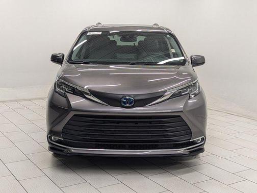 2021 Toyota Sienna XLE 8 Passenger