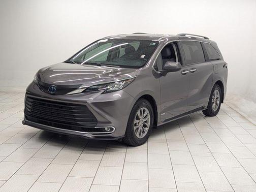 2021 Toyota Sienna XLE 8 Passenger