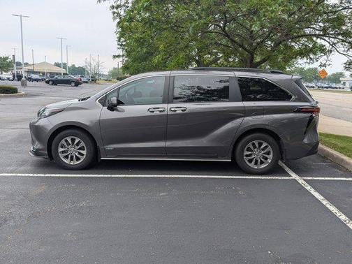 2021 Toyota Sienna XLE 8 Passenger