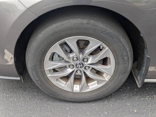 2021 Toyota Sienna XLE 8 Passenger