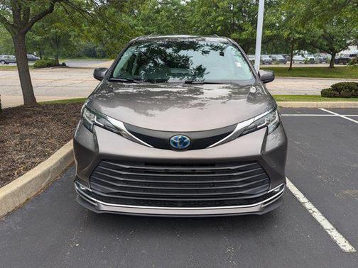 2021 Toyota Sienna XLE 8 Passenger