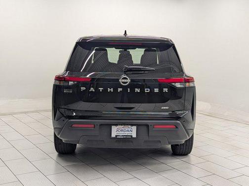 2022 Nissan Pathfinder S 4WD