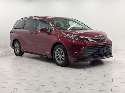 2021 Toyota Sienna LE