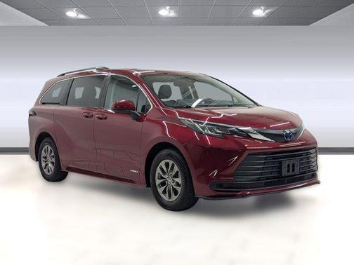 2021 Toyota Sienna LE