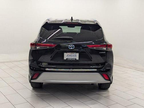 2021 Toyota Highlander Hybrid Platinum