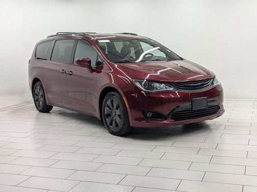 2019 Chrysler Pacifica Hybrid Touring L