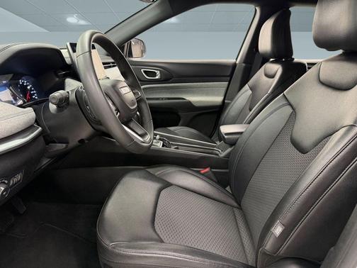 Bright White Clearcoat 2024 Jeep Compass Latitude