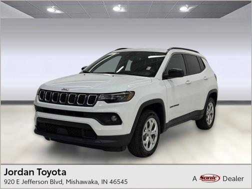 Bright White Clearcoat 2024 Jeep Compass Latitude