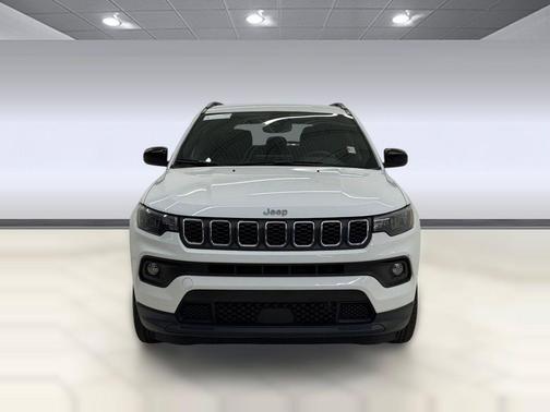 Bright White Clearcoat 2024 Jeep Compass Latitude