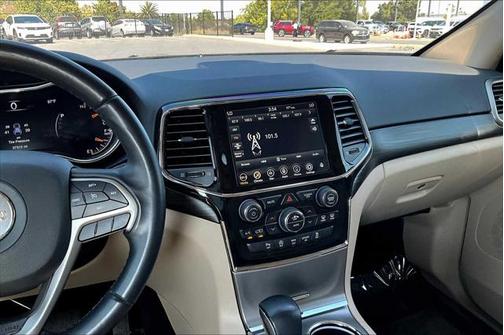 2022 Jeep Grand Cherokee Laredo