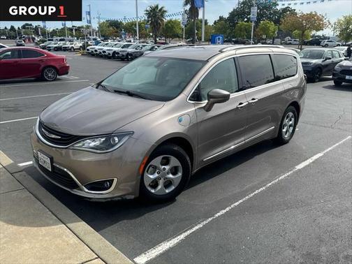 2018 Chrysler Pacifica Hybrid Touring L