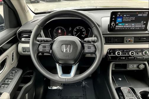 2025 Honda Pilot Touring 8-Passenger