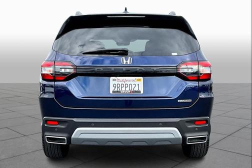 2025 Honda Pilot Touring 8-Passenger