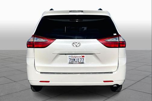 2017 Toyota Sienna XLE