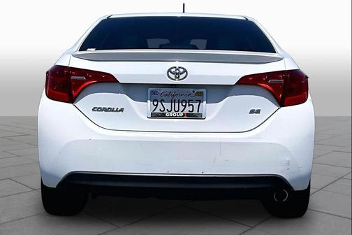 Super White 2017 Toyota Corolla SE