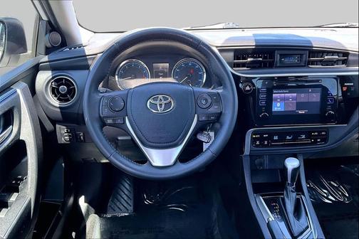 Super White 2017 Toyota Corolla SE