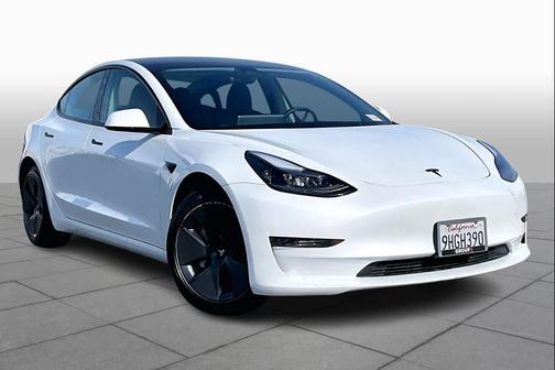 Pearl White Multi-Coat 2023 Tesla Model 3 Standard Range