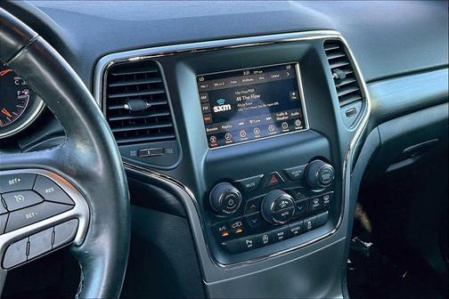 2019 Jeep Grand Cherokee Laredo