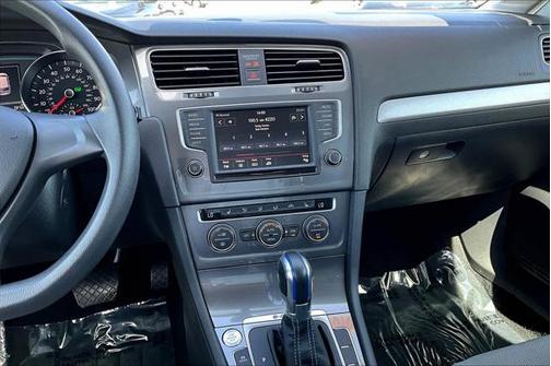 2016 Volkswagen e-Golf SE