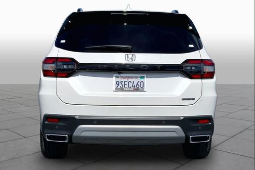 Platinum White Pearl 2025 Honda Pilot Touring 8-Passenger