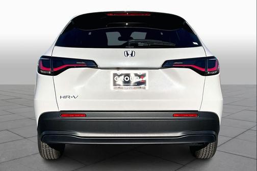 Platinum White Pearl 2026 Honda HR-V LX