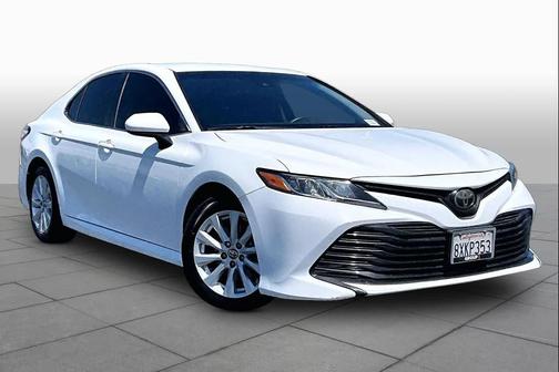 Super White 2018 Toyota Camry LE