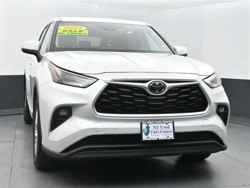 2023 Toyota Highlander LE