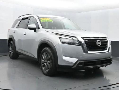 2023 Nissan Pathfinder SV FWD