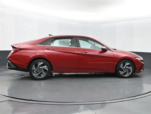 2025 Hyundai ELANTRA SEL