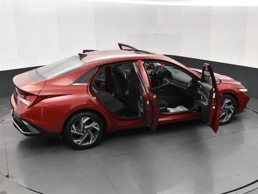 2025 Hyundai ELANTRA SEL