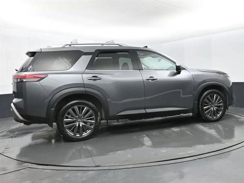 2022 Nissan Pathfinder SL 4WD
