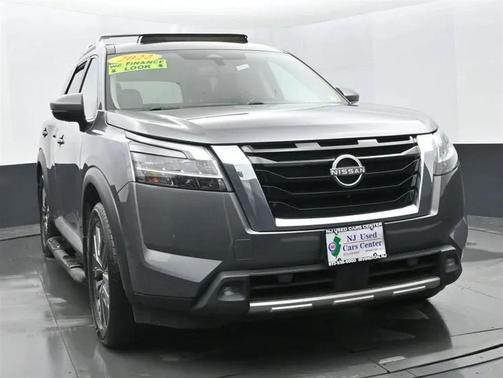 2022 Nissan Pathfinder SL 4WD