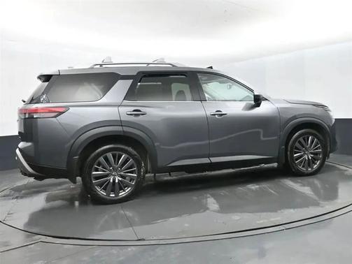 2022 Nissan Pathfinder SL 4WD