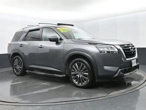 2022 Nissan Pathfinder SL 4WD