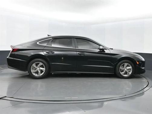 2022 Hyundai SONATA SE