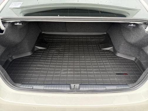 Crystal White Pearl 2024 Subaru Legacy