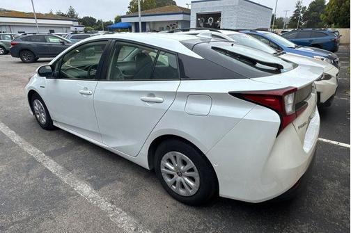 2022 Toyota Prius LE