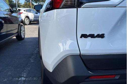 2023 Toyota RAV4 Hybrid LE