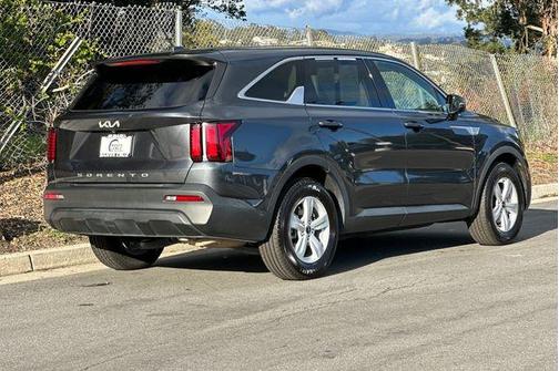 2022 Kia Sorento LX