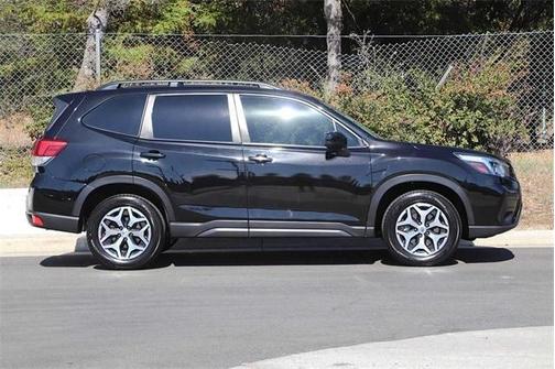 Photo 4 of 45 of 2019 Subaru Forester Premium