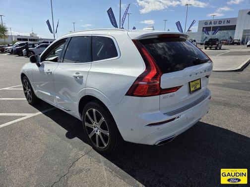 Crystal White Metallic 2021 Volvo XC60 T5 Inscription